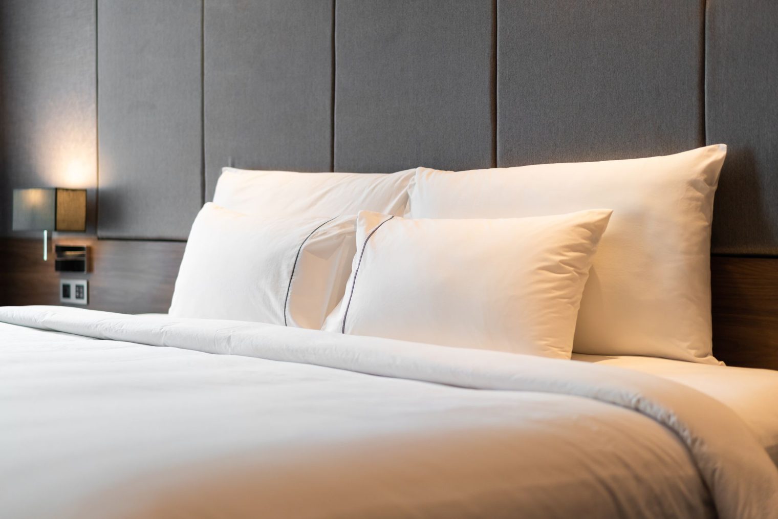 What Pillows Do Hotels Use The Best Hotel Pillows Guide Bedding Royal